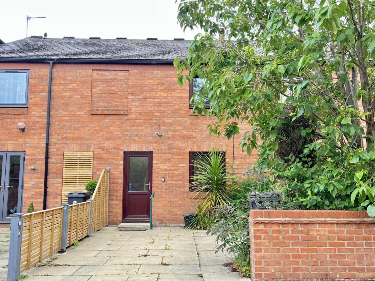 Modern 2 Bed Townhouse Just Outside City Walls With Free Private Parking York Eksteriør bilde