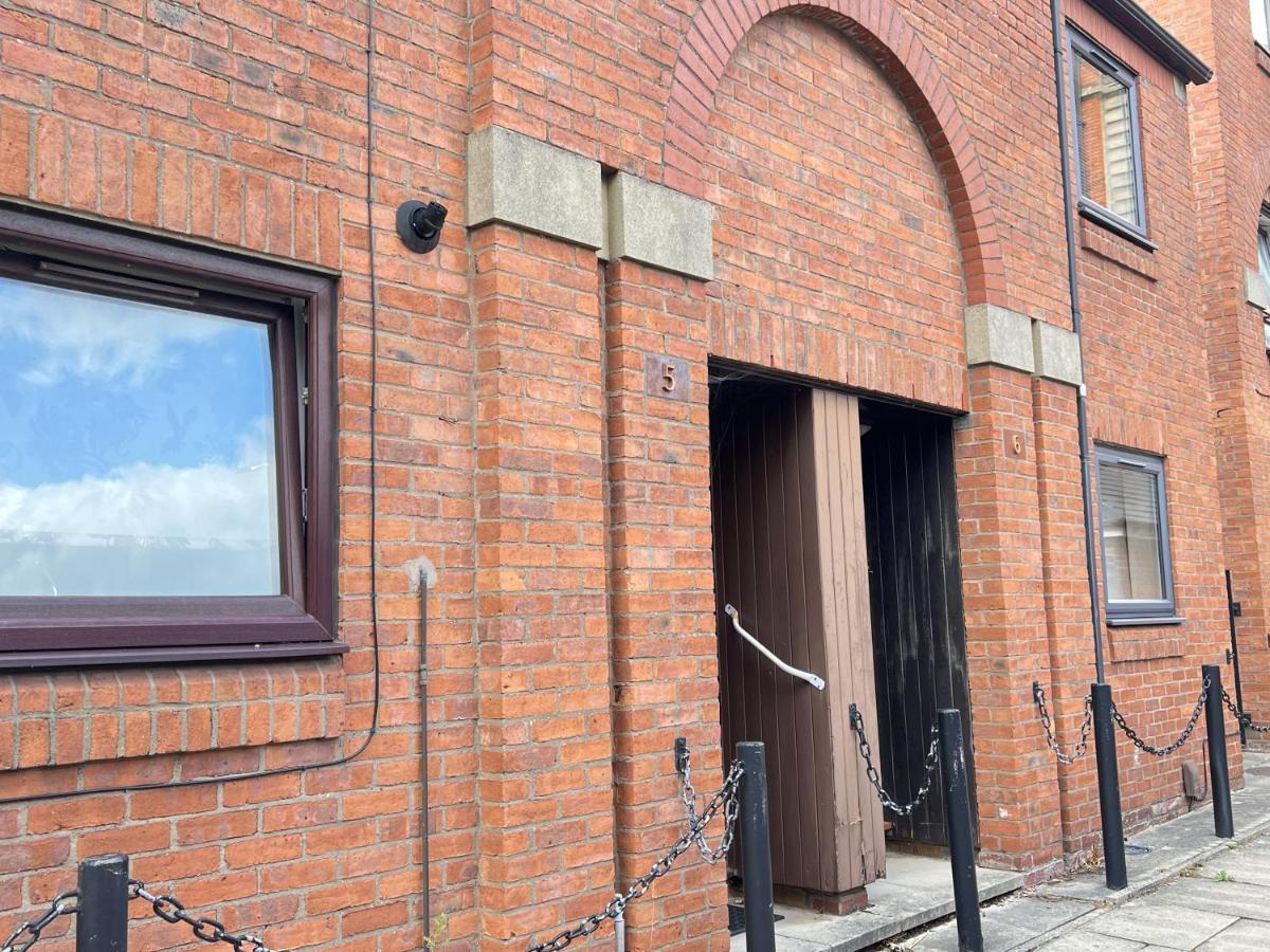 Modern 2 Bed Townhouse Just Outside City Walls With Free Private Parking York Eksteriør bilde